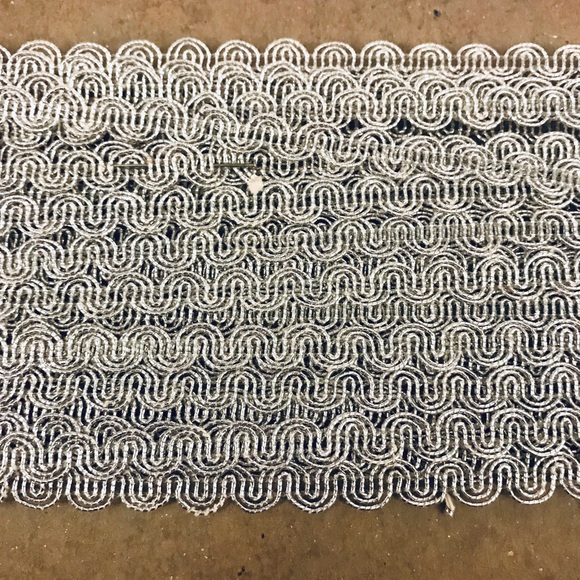 Vintage Silver Metallic Wavy Gimp Sewing Costume Trim 3/8th Inch 31 Ft 10.33 yd - Picture 2 of 4